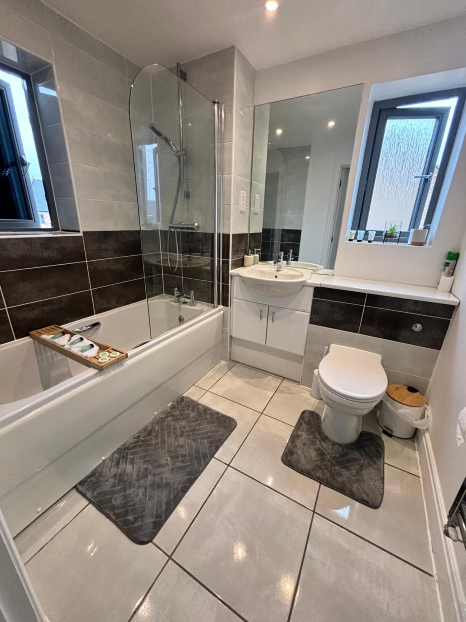 Luxury 2 Bedroom Northampton Townhouse With Balcony Екстер'єр фото